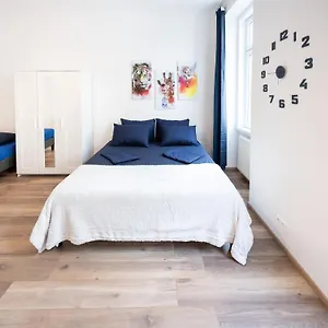 Radiant Premium - Fuenfhaus Apartament